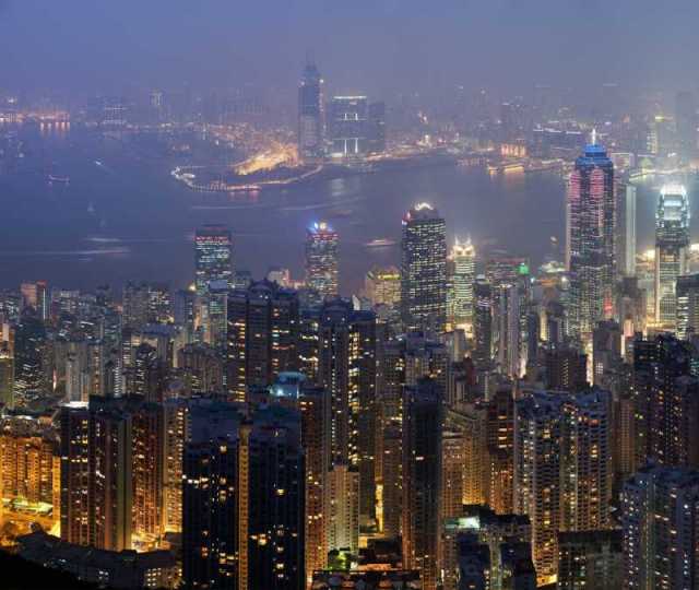 Hong_Kong_Skyline_Restitch_-_Dec_2007 - LEFT.jpg